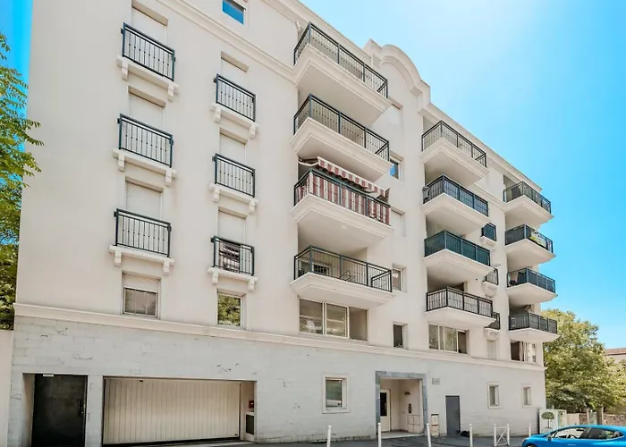 Le Neroli T2 Dernier Etage Avec Terrasse Et Garage