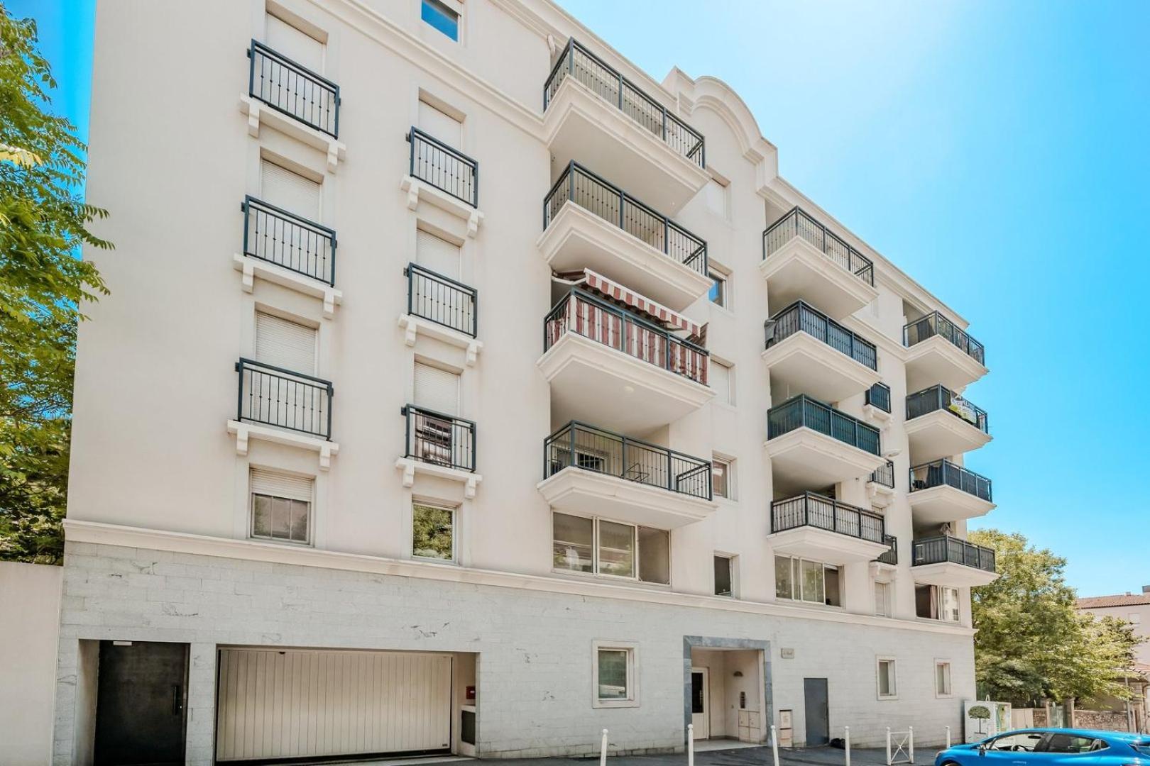 Le Neroli T2 Dernier Etage Avec Terrasse Et Garage * Toulon
